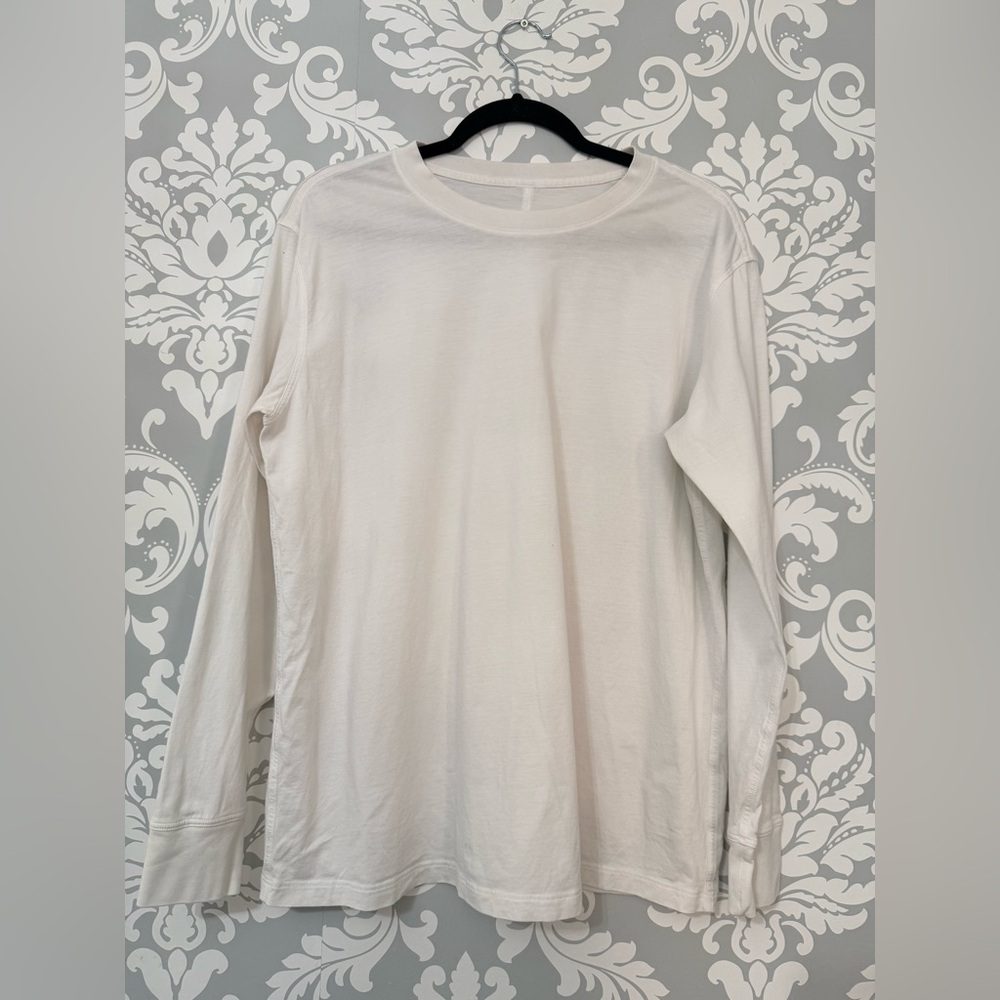 10/$25 • Crewneck White Long Sleeve Top